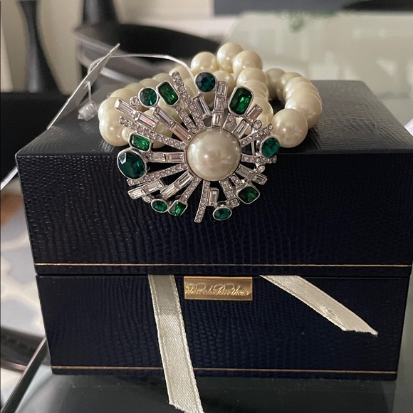 Brooks Brothers Pearl and Green Gem Bracelet NWT - Picture 3 of 5